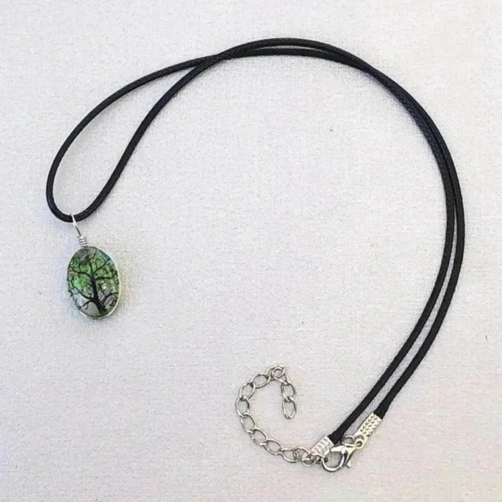 Green Oval Real Flower Glass Tree Butterfly Necklace NWT - Picture 2 of 3